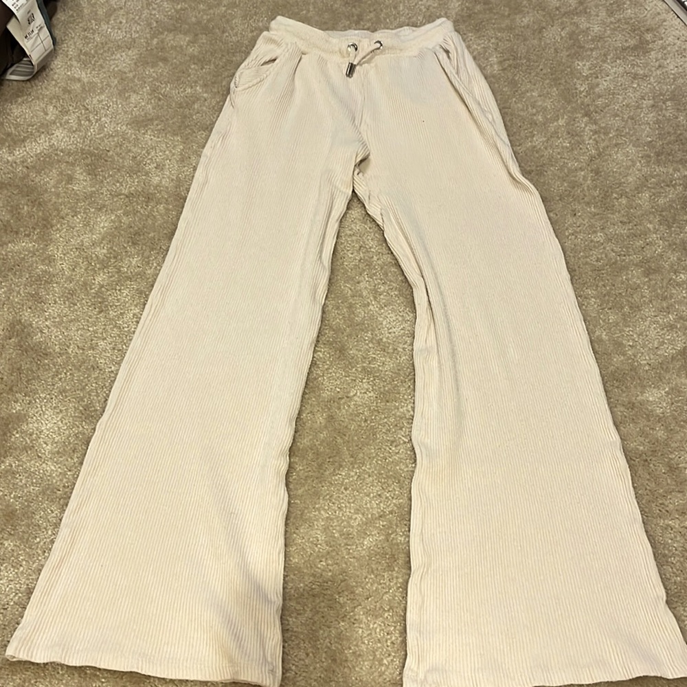White leg sweat pants